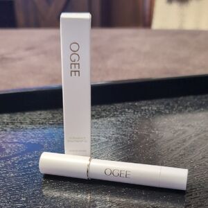 OGEE Sculpted Lip Oil